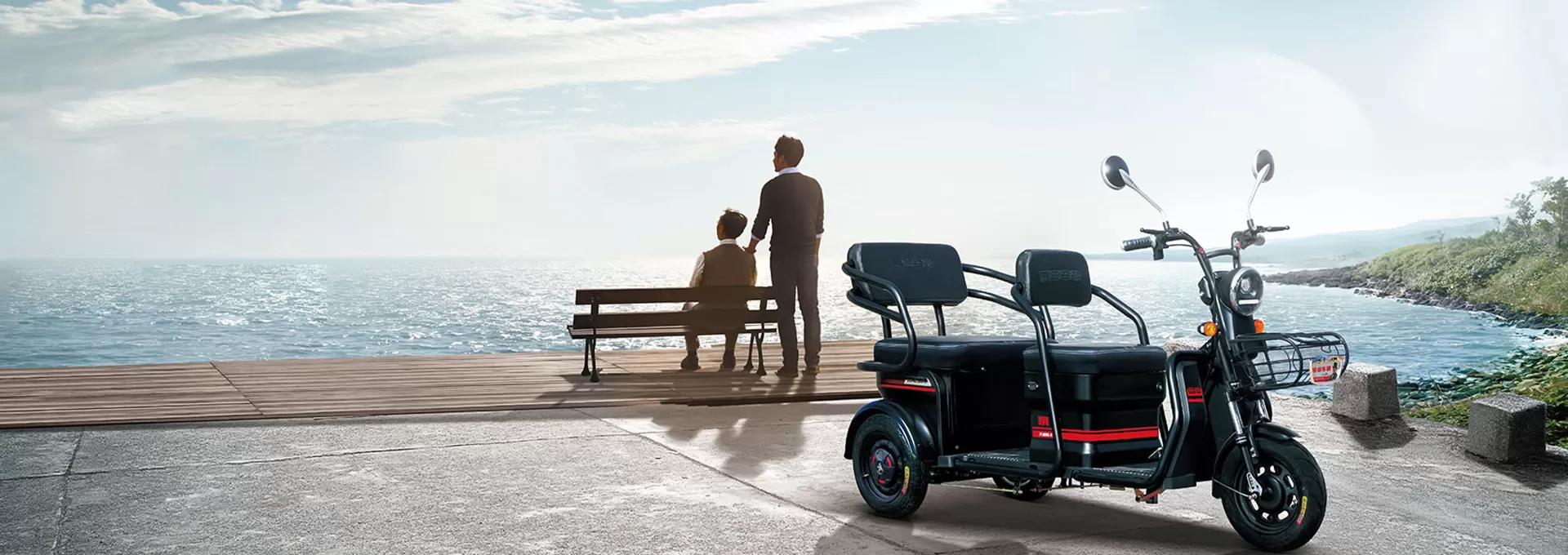 亲友结伴
共度欢乐时光